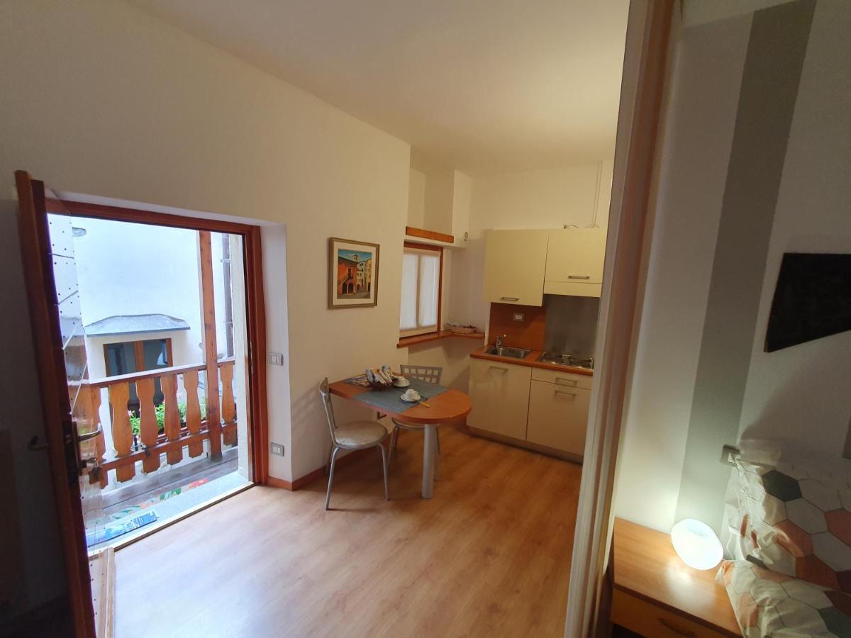 Appartamenti Vacanze E Camere Roccetta Fiorita Pettenasco Quarto foto