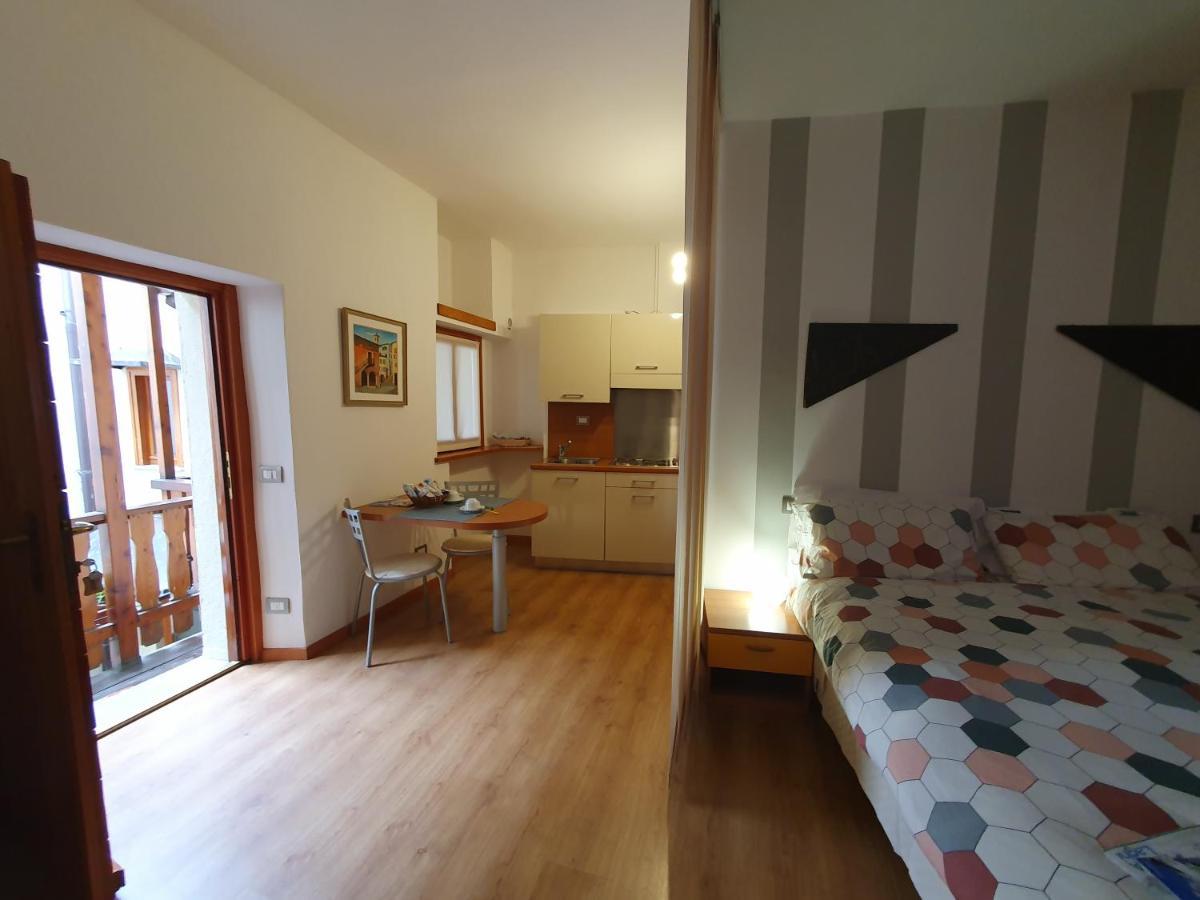 Appartamenti Vacanze E Camere Roccetta Fiorita Pettenasco Quarto foto