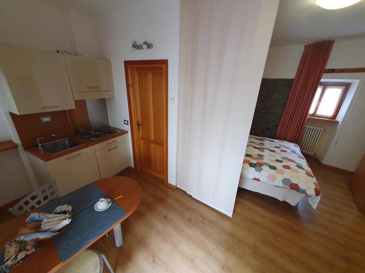 Appartamenti Vacanze E Camere Roccetta Fiorita Pettenasco Quarto foto