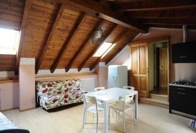 Appartamenti Vacanze E Camere Roccetta Fiorita Pettenasco Exterior foto