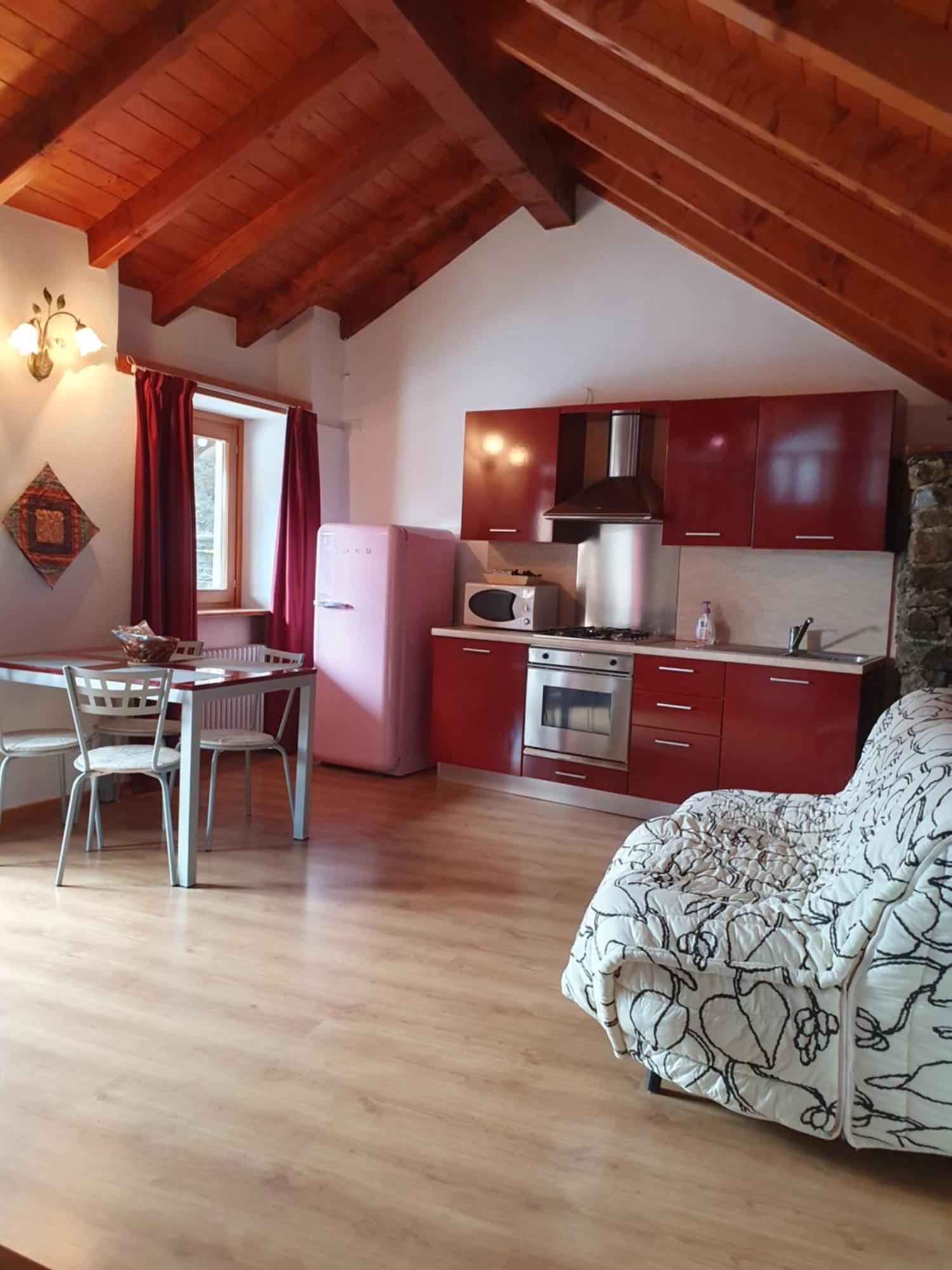 Appartamenti Vacanze E Camere Roccetta Fiorita Pettenasco Quarto foto