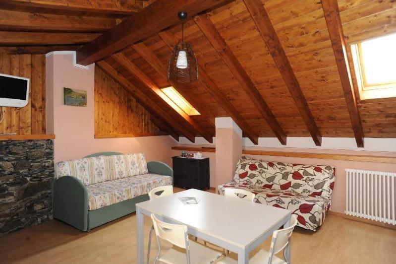 Appartamenti Vacanze E Camere Roccetta Fiorita Pettenasco Quarto foto