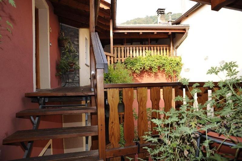 Appartamenti Vacanze E Camere Roccetta Fiorita Pettenasco Quarto foto